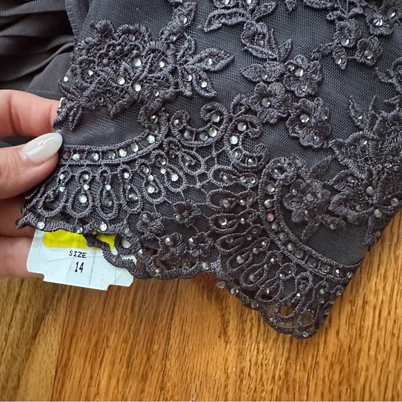 La Femme Ruched Twist Column Gown size 14 - Picture 7 of 9